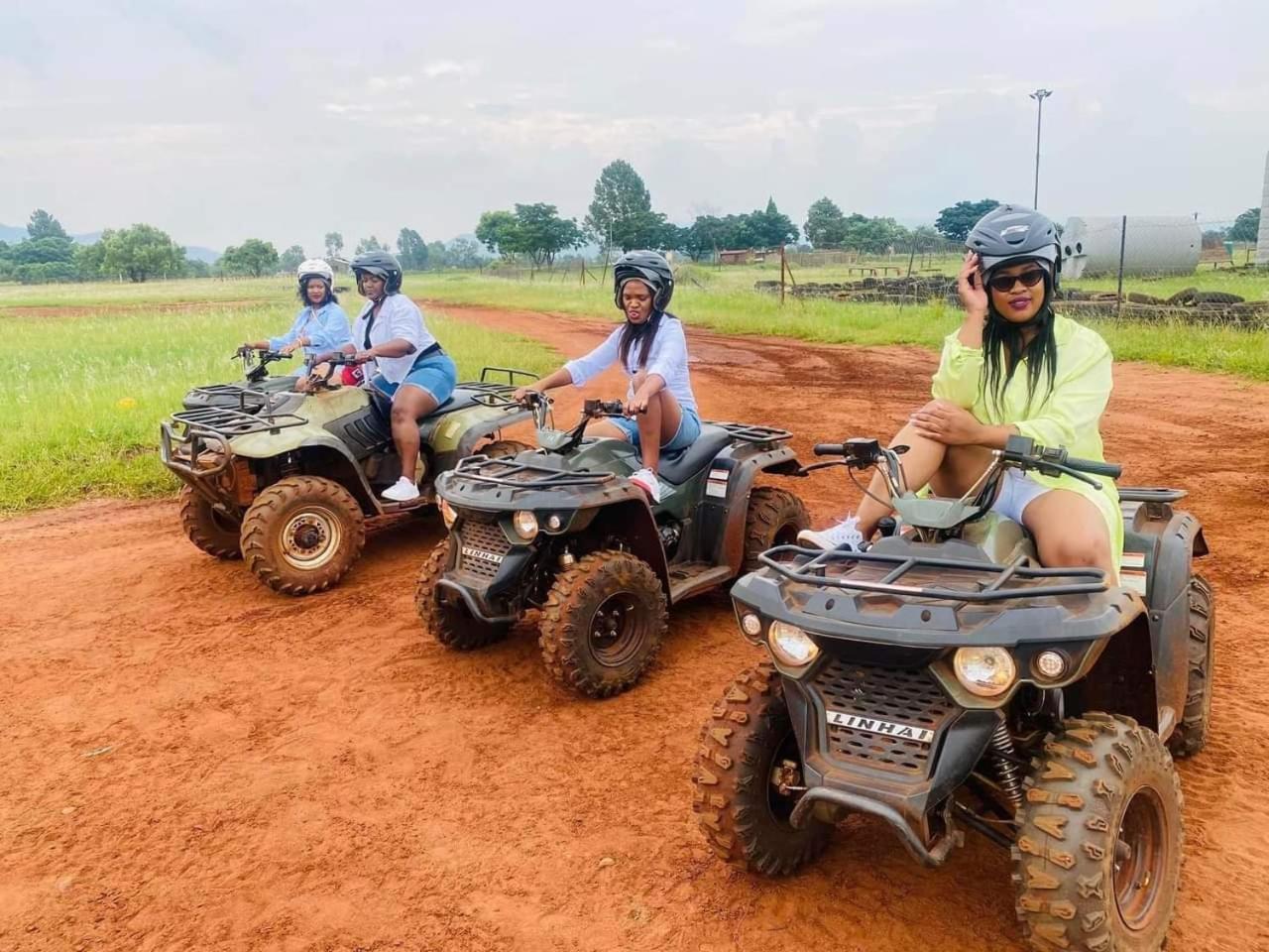 Ten Flags Theme Park Kroondal Bagian luar foto